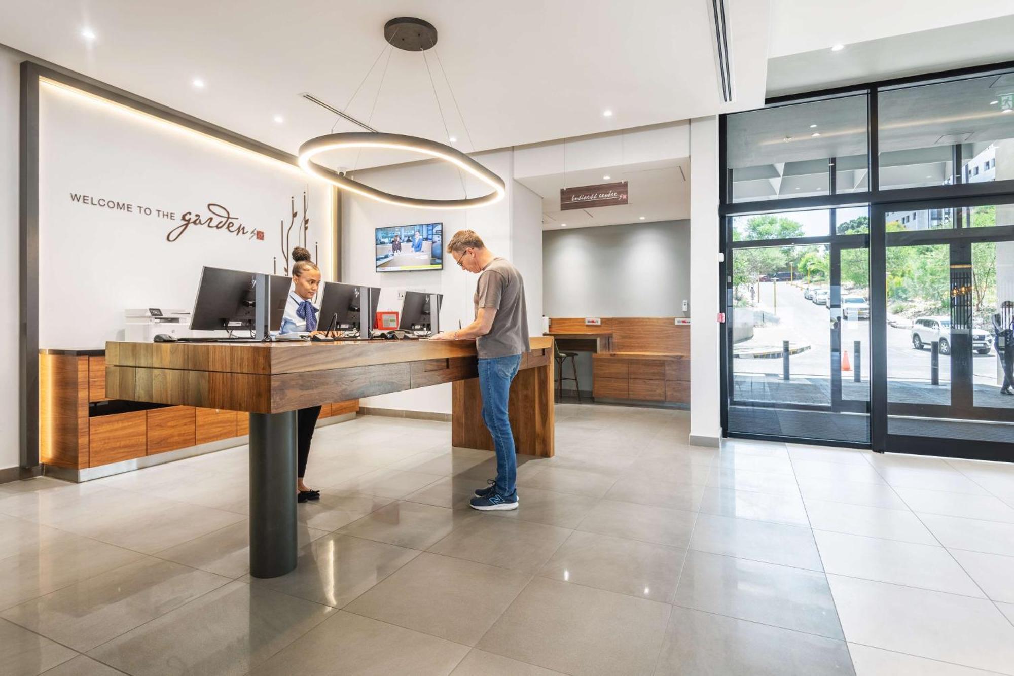Hilton Garden Inn Windhoek Eksteriør bilde