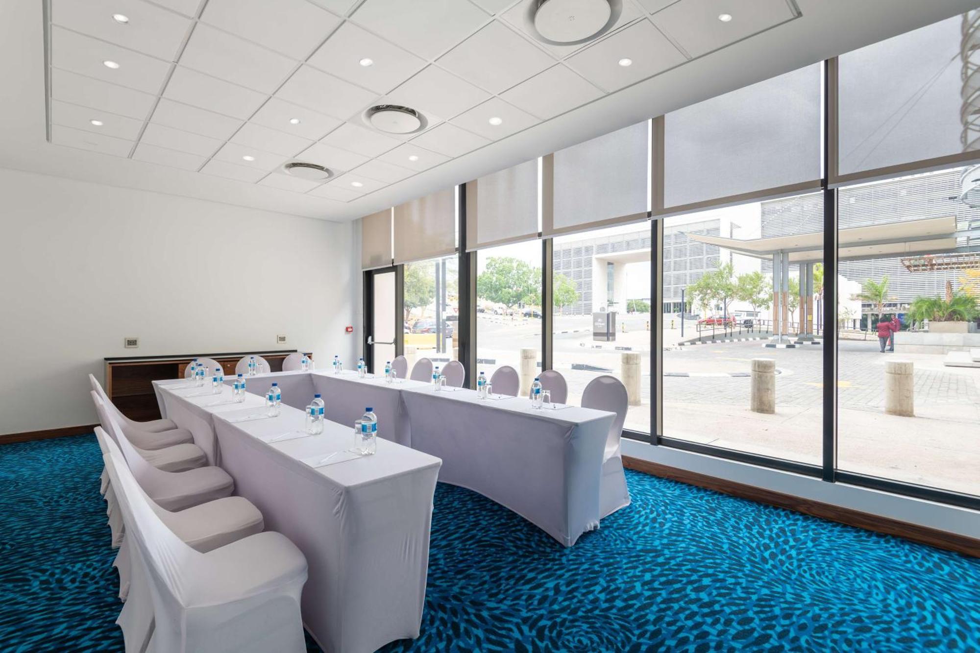 Hilton Garden Inn Windhoek Eksteriør bilde