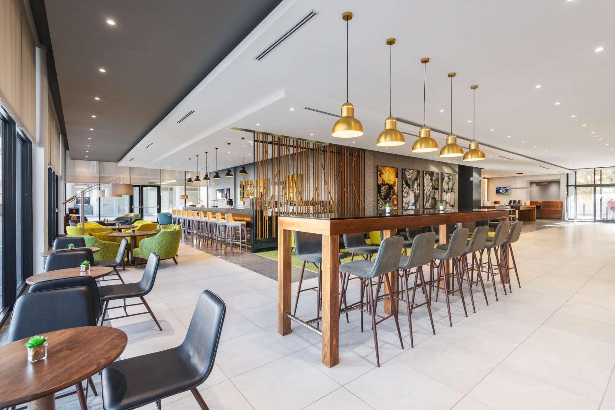 Hilton Garden Inn Windhoek Eksteriør bilde